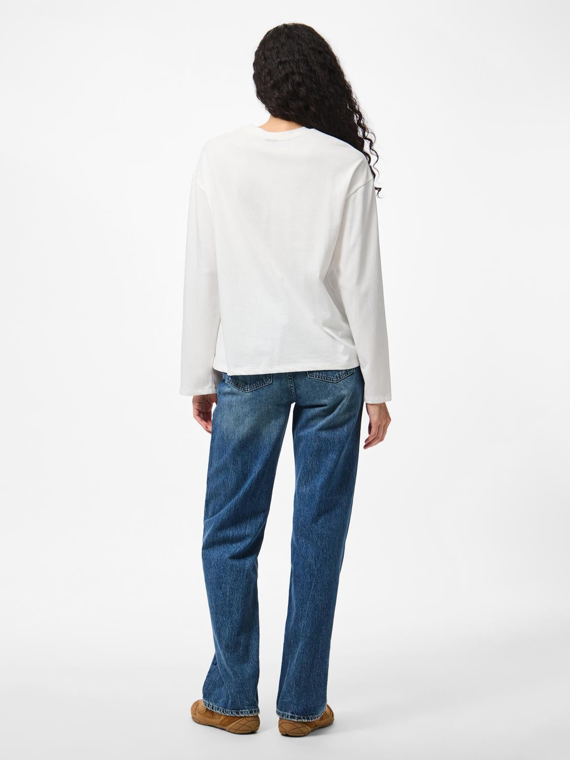 model_shot-back
